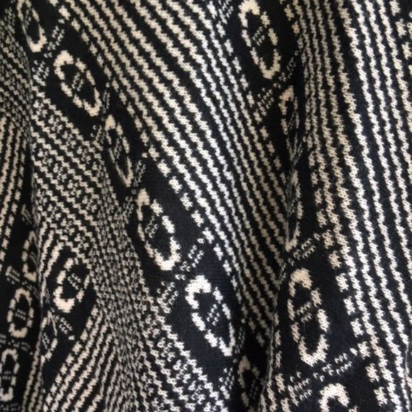 Waterfall cardigan NWOT with geometric design M. - Picture 9 of 9